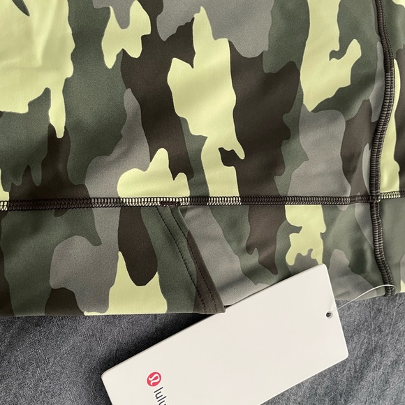 Size 12 fast and free HR crop lululemon leggings - Picture 3 of 4